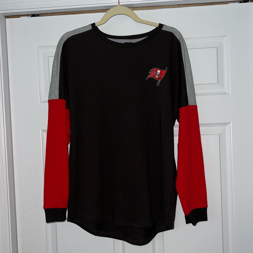 Tampa Bay Buccaneers L/S sweatshirt NWT
